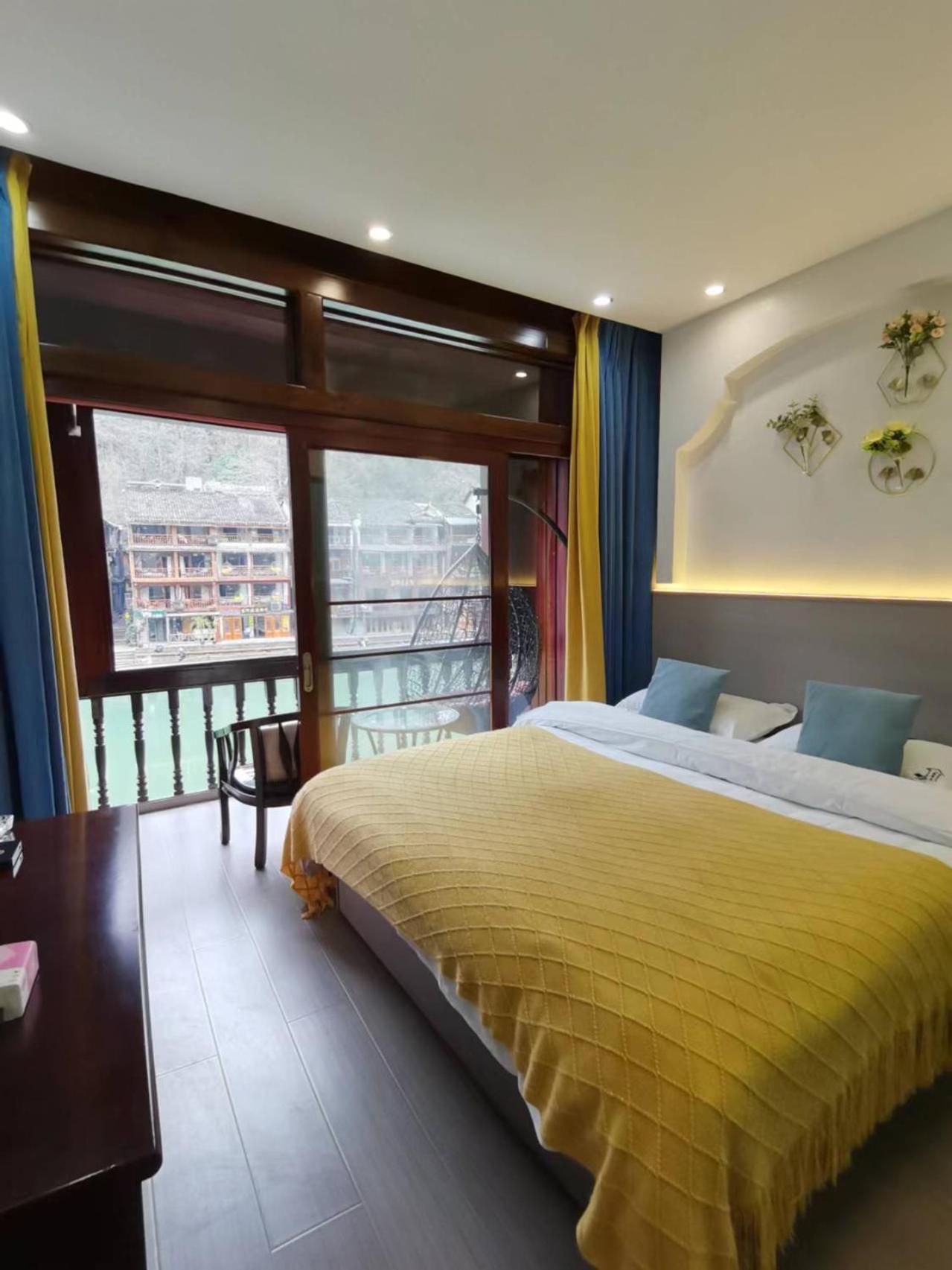 Fenghuang Ancient Town Lazy Cat Riverside Inn Dış mekan fotoğraf