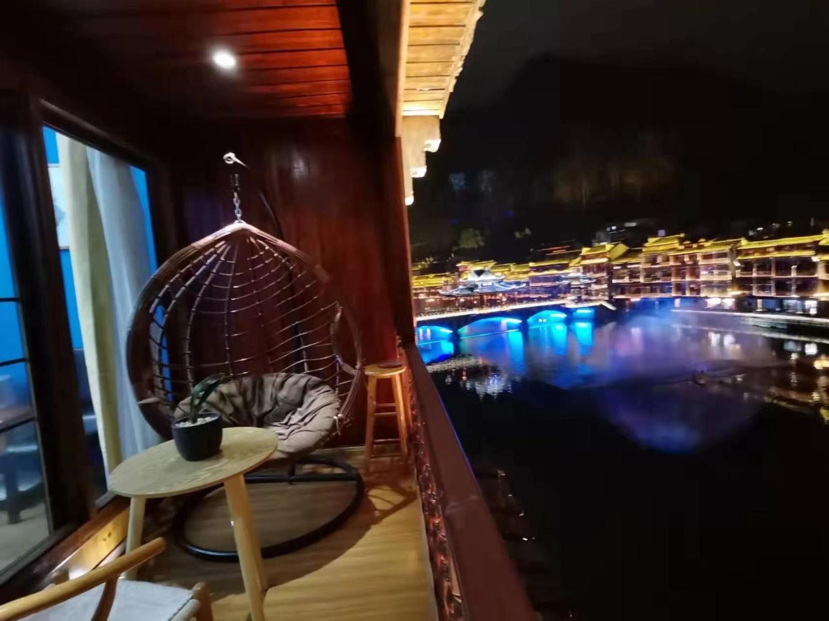 Fenghuang Ancient Town Lazy Cat Riverside Inn Dış mekan fotoğraf