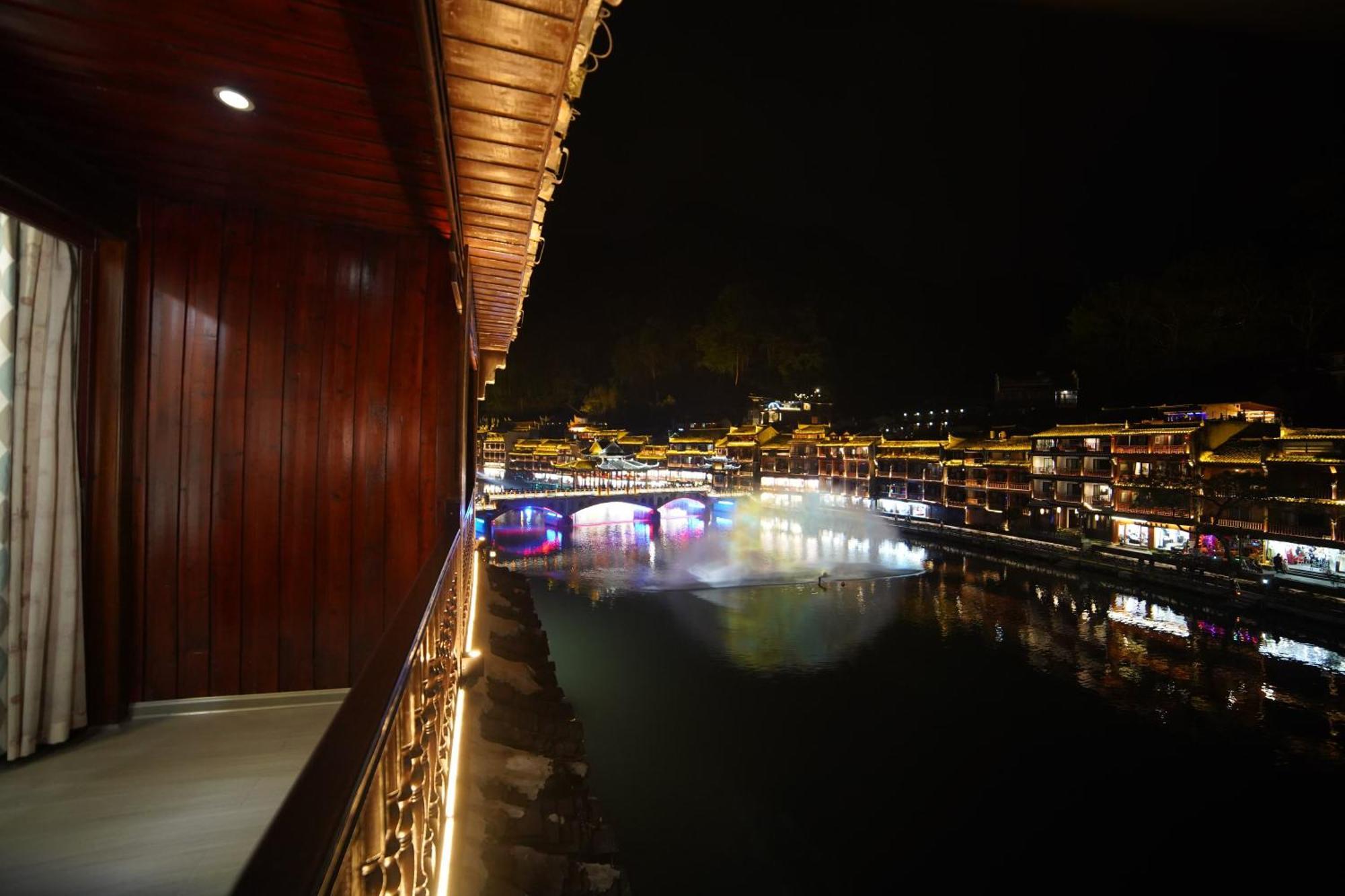 Fenghuang Ancient Town Lazy Cat Riverside Inn Dış mekan fotoğraf